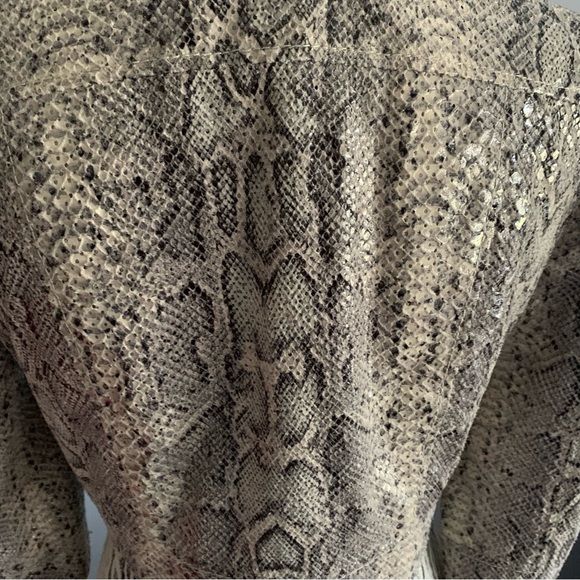 Blacky Dress Berlin Faux Snakeskin Cropped Blazer - Picture 8 of 15